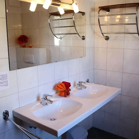 公寓 In Near Lift, Cleaning Included